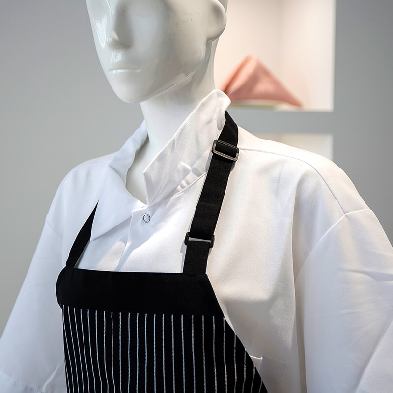Tablier à col en polyester / coton à rayures en noir et blanc avec poches et boutons réglables